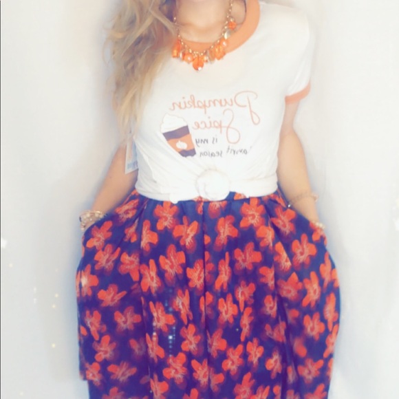 Who doesn’t 💕LOVE a great fall outfit?!?! - Picture 4 of 5